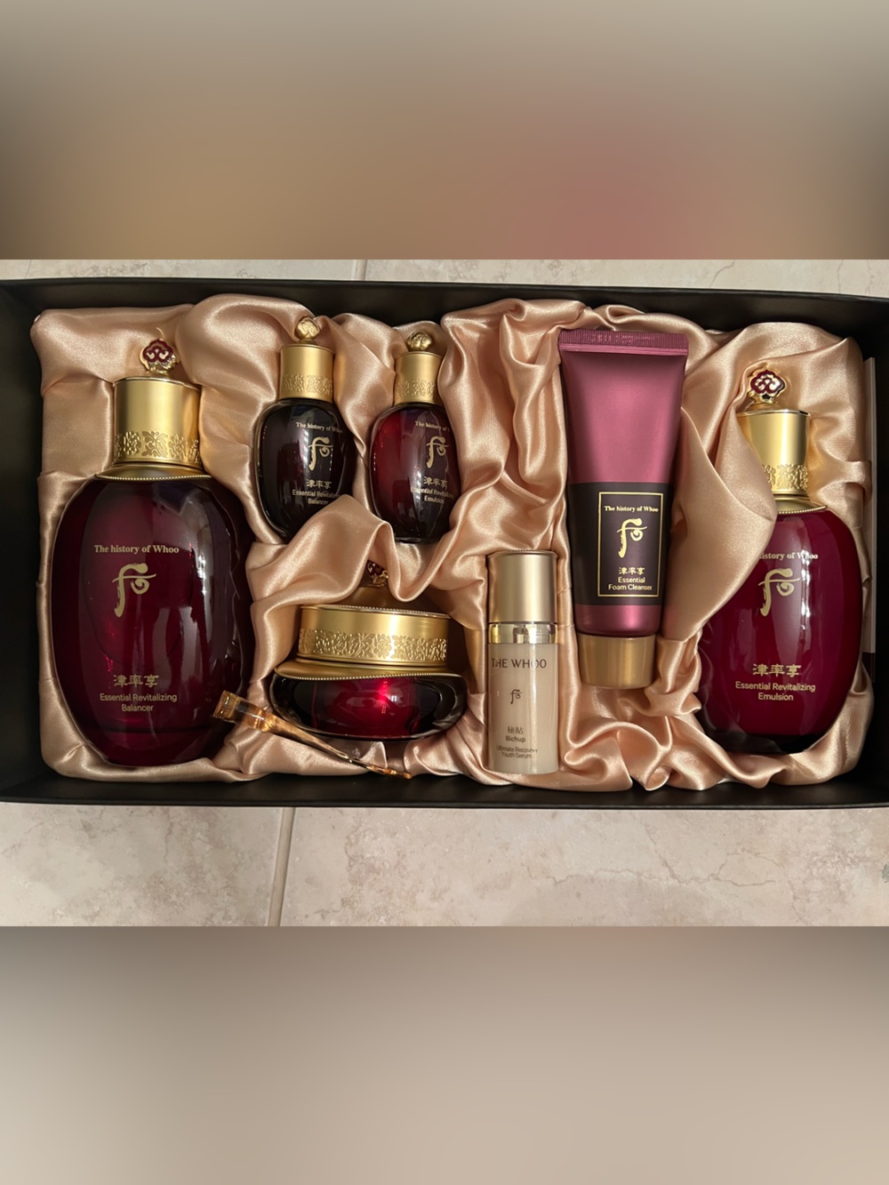 The History of Whoo Red Essential Revitalizing Moisturizer Set - Deep Red